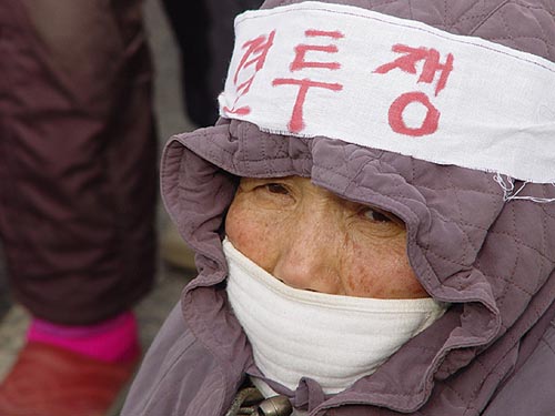 (주)한국화이바의 발파작업으로 인한 피해를 입고 있는 세대는 대부분 자식들을 출가시키고 힘겹게 농사지으며 살고있는 노인들이다. 